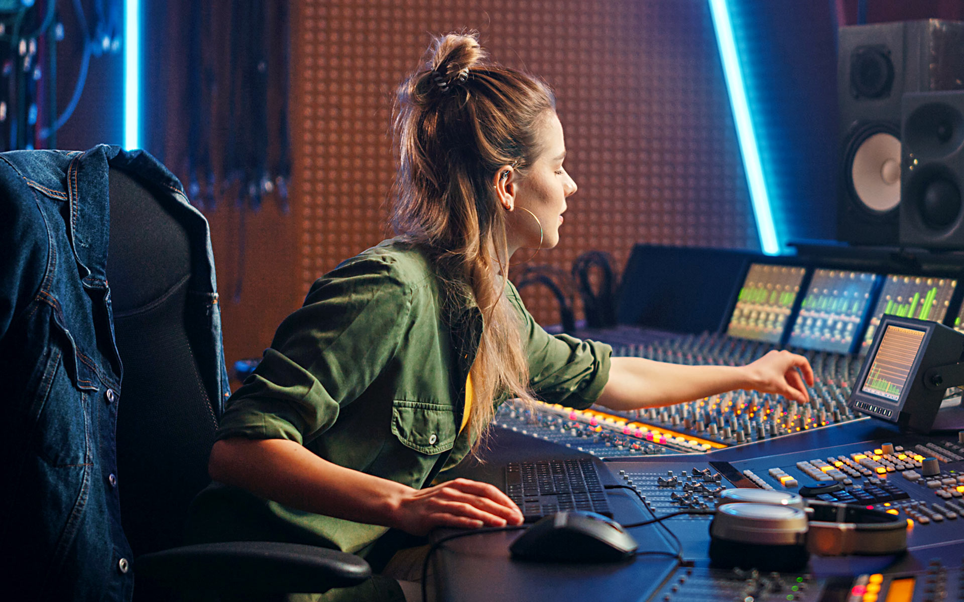 How Music Producers Can Make Money: Why Music Producers Don't Need Artists On Their Beats.