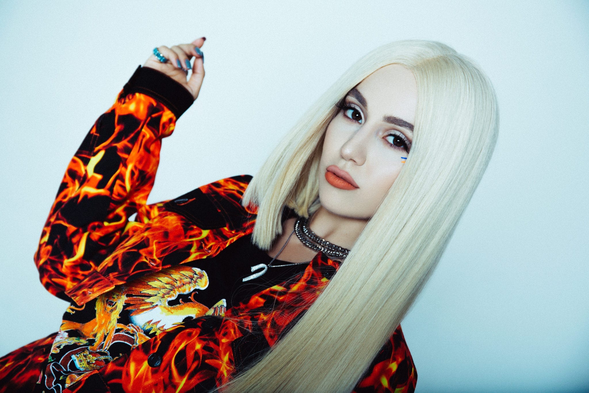 AVA MAX - MY HEAD & MY HEART [OFFICIAL MUSIC VIDEO]